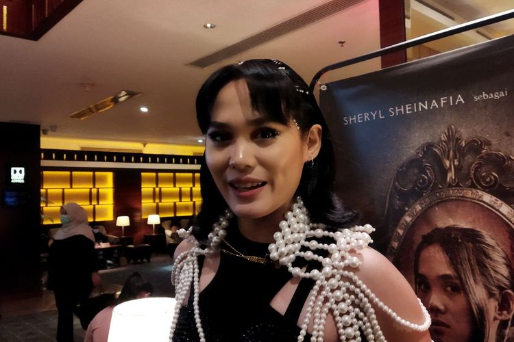 Artis sekaligus penyanyi Sheryl Sheinafia saat ditemui di kawasan Pondok Indah, Jakarta Selatan pada Selasa (20/12/2022).