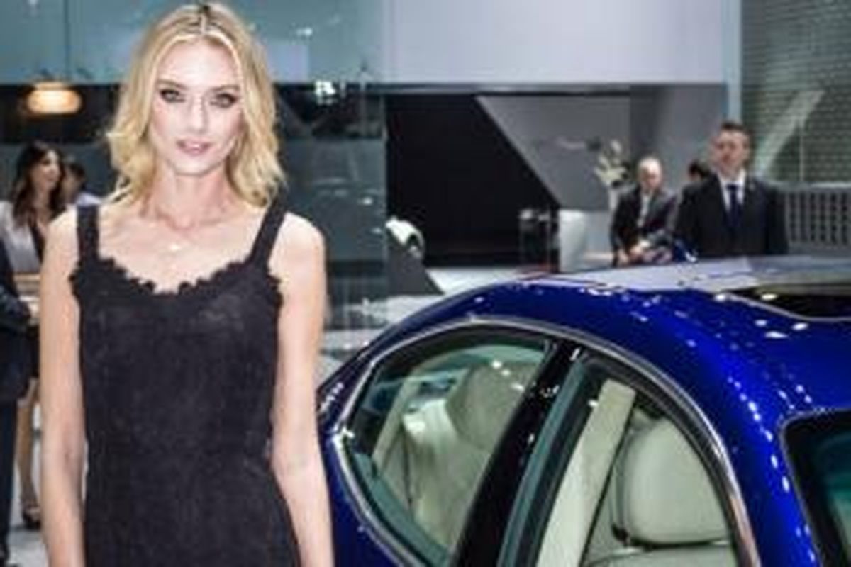 Gadis anggun di LA Auto Show 2014