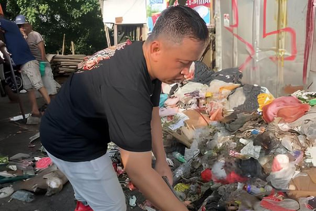 Sampah Berserakan di Pinggir Jalan, Wali Kota Depok Tutup TPS Kelurahan Tugu