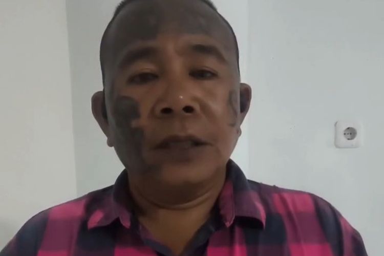 Pria dengan Wajah Penuh Tato Ancam Tikam dan Bakar Kantor Wali Kota Manado