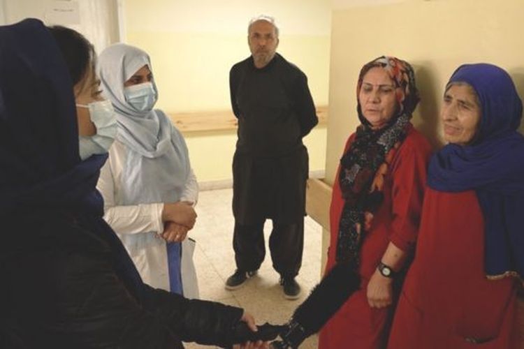 Pekerja kesehatan di rumah sakit di Afghanistan tidak digaji selama berbulan-bulan.