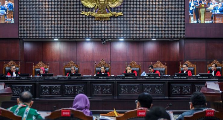 Jelang Putusan Sengketa Pilpres: MK Bantah Bocoran Putusan, Dapat Karangan Bunga