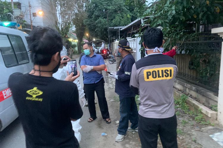 Suasana penjemputan paksa tiga aktivis di Kaltim di Kantor Walhi Kaltim Jalan Harva, Samarinda, Kaltim, Jumat (31/7/2020). 