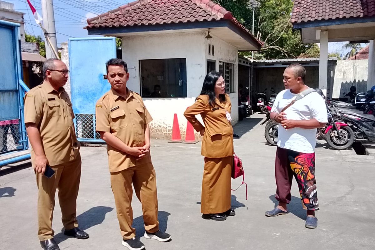 Dinas Tenaga Kerja Jember mendampingi Disnakertrans Jawa Timur mendatangi PT Sungai Budi di Kabupaten Jember, Senin (25/8/2025).