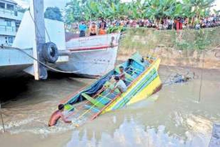 Sebanyak 73 orang, termasuk sejumlah guru dan mahasiswa, tewas ketika kapal yang melintas di Sungai Chindwin, tenggelam ketika menuju Pusat Kota Monywa, 15 Oktober lalu.  