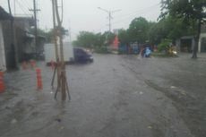 Hujan 5 Jam, Sejumlah Ruas Jalan di Surabaya Tergenang Air