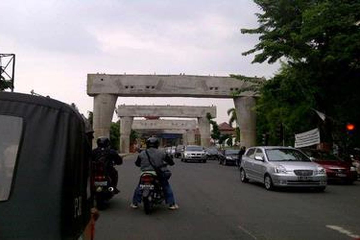 Menelusuri lorong di bawah Jalan Layang Antasari