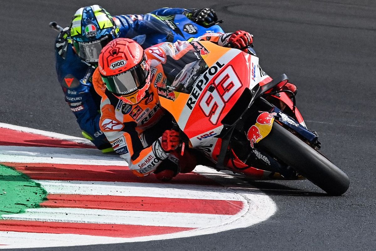 Marc Marquez saat berlaga pada MotoGP San Marino 2021. (Photo by ANDREAS SOLARO / AFP)