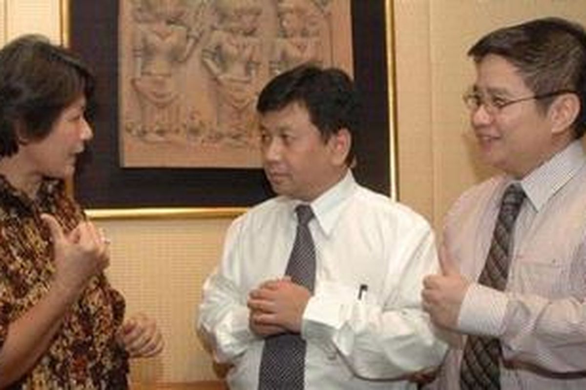 Jajaran Direksi PT Matahari Putra Prima, dari kiri ke kanan: Hendra Sidin (Direktur Keuangan), Lina Latif (Corporate Secretary) Benjamin Mailool (Presiden Direktur), Danny Kojongian (Direktur Corporate Communication) 