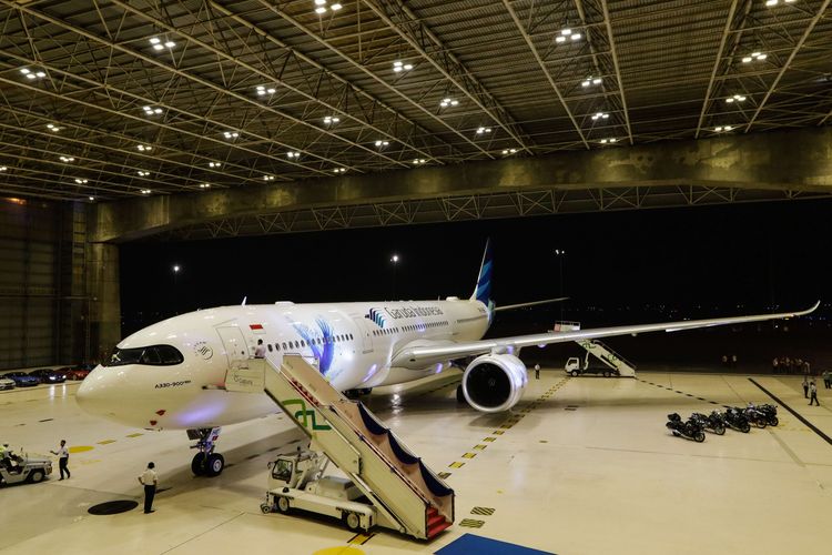 Pesawat terbaru Garuda Indonesia A330-900 Neo saat peluncuran di hanggar 2 GMF Aero Asia, Bandara Soekarno Hatta, Tangerang, Banten, Rabu (27/11/2019).