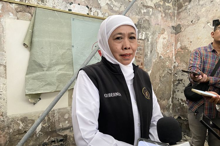 Hari Pertama WFH, Khofifah Larang ASN Jatim Nonaktifkan Ponsel