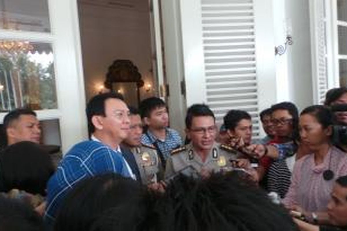 Gubernur DKI Jakarta Basuki Tjahaja Purnama bersama Kadirlantas Polda Metro Jaya Kombes Pol Risyapudin Nursin dan Kabid Humas Polda Metro Jaya Kombes Pol Martinus Sitompul, di Balaikota, Rabu (14/1/2015).