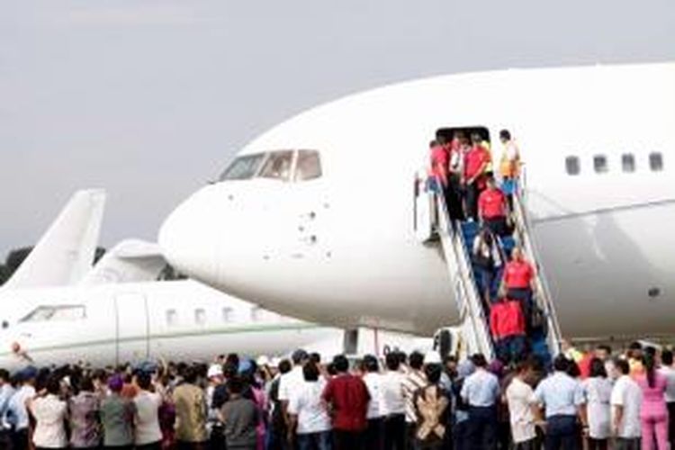 Tim Arsenal tiba di Bandara Halim Perdanakusuma, Jakarta Timur, Jumat (12/7/2013). Arsenal akan menjalani pertandingan persahabatan melawan Indonesia Dream Team di Stadion Utama Gelora Bung Karno pada Minggu, 14 Juli 2013.