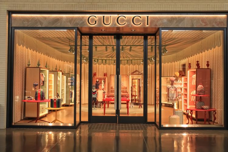 Ilustrasi butik fesyen mewah Gucci. 