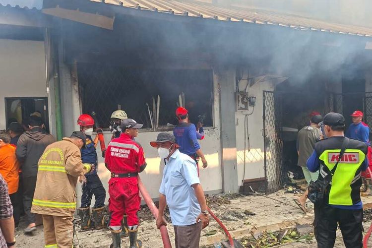 Polisi Selidiki Penyebab Kebakaran Kantor BPN Karawang
