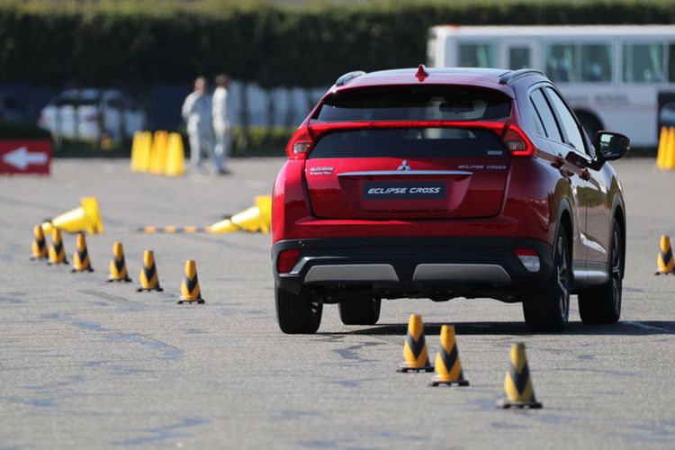 Kompas.com menjajal SUV terbaru Mitsubishi Eclipse Cross di Okazaki, Jepang.