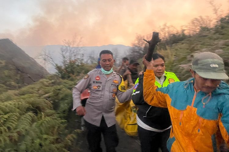 2 Korban Luka Karhutla Bromo Dirawat di RSUD Dr Soetomo, 1 Sudah Dioperasi
