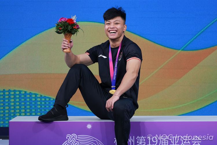 Lifter Indonesia, Rahmat Erwin Abdullah, sukses meraih medali emas cabang olahraga angkat besi kategori 73 putra Asian Games 2022. Berlaga di Xiaoshan Sports Center Gymnasium, Hangzhou, pada Selasa (3/10/2023) malam WIB, Rahmat Erwin sanggup membukukan angkatan terbaik snatch 158 dan clean and jerk 201 kg. 