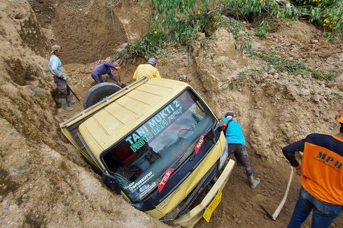 Tertimbun Longsor, Dua Pekerja Tambang di Bandung Barat Tewas