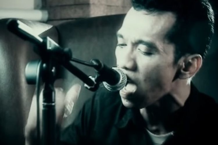 Lirik dan Chord Lagu Membuatmu Cinta Padaku - Asbak Band