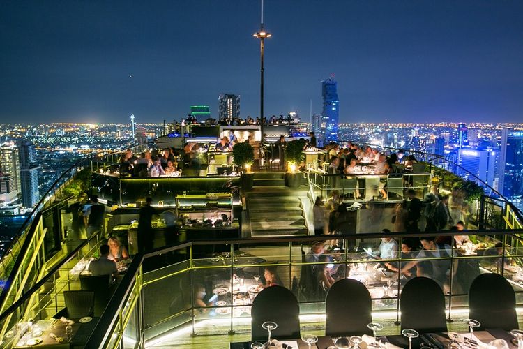 Vertigo & Moon Bar, Bangkok, Thailand DOK. Shutterstock/Omongkol