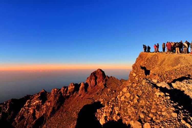Keindahan Gunung Rinjani wajib dikunjungi (Sumber: Shutterstock)
