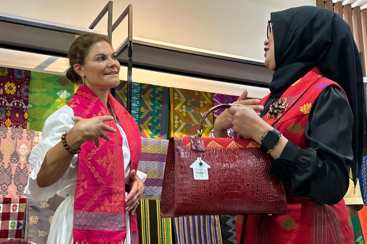 Putri Mahkota Swedia Kunjungi Lombok, Cicipi Ayam Taliwang dan Sate Rembiga