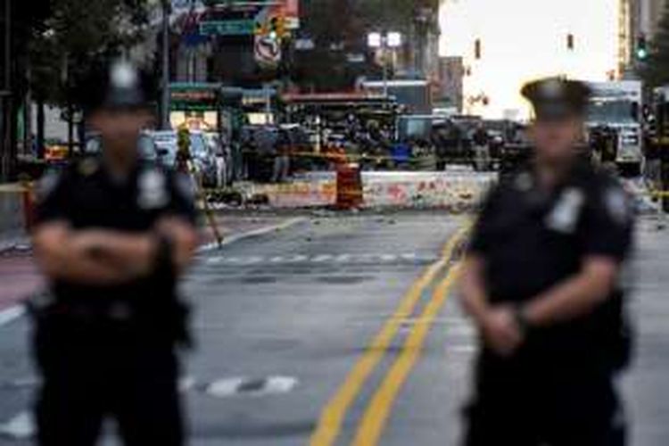 Polisi New York, AS, Minggu (18/9/2016) berjaga-jaga pasca-serangan bom pada Sabtu (17/9/2016) malam.