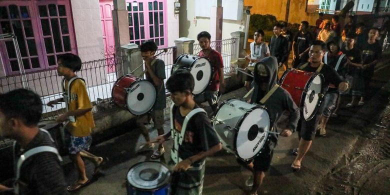 Ragam Tradisi Membangunkan Sahur Di Indonesia