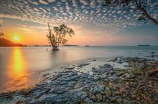 5 Pantai Terdekat dari Batam, Bisa Melihat Sunset