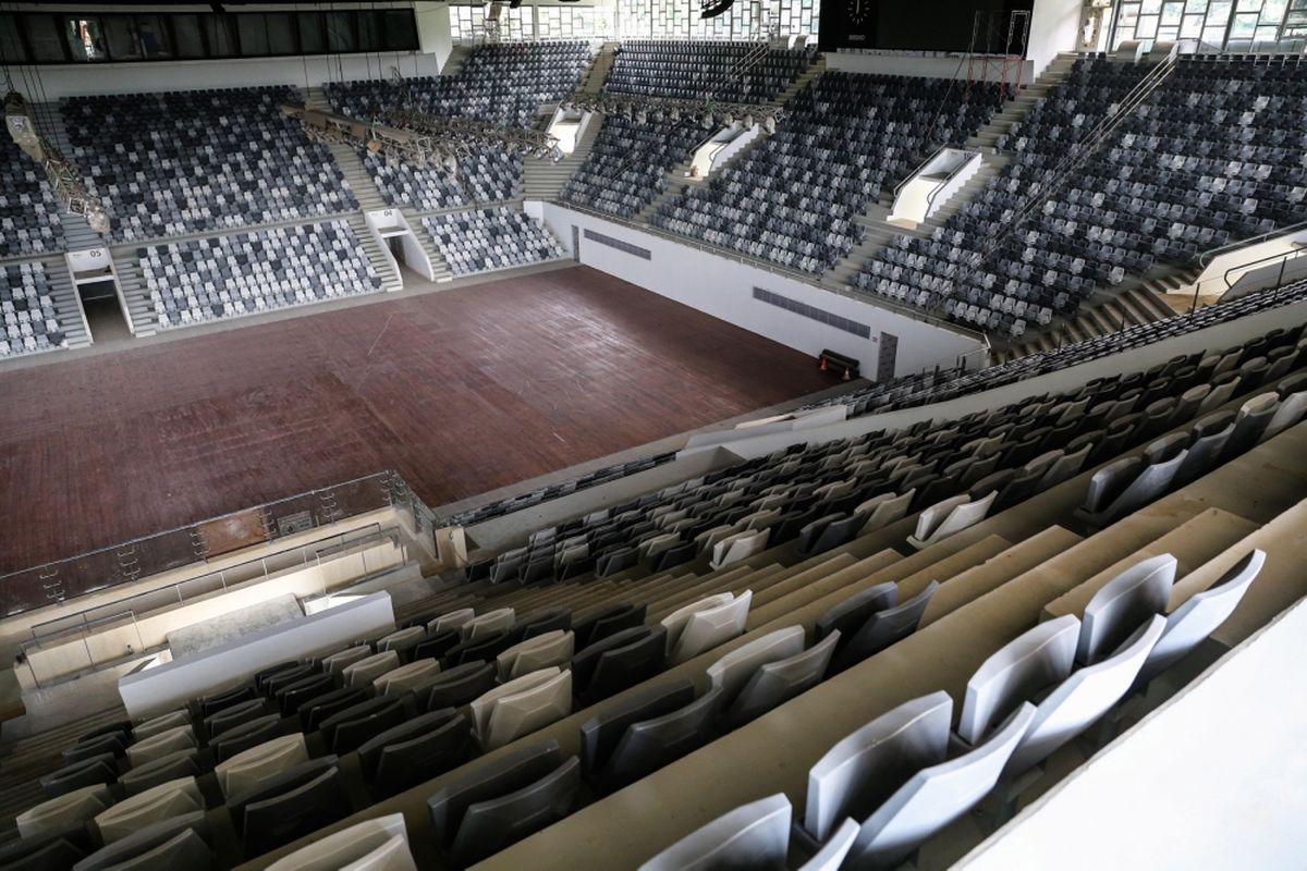 Progres pembangunan venue Stadion Istora Senayan untuk Asian Games 2018 di Kompleks Gelora Bung Karno (GBK), Senayan, Jakarta Pusat, Kamis (23/11/2017). Rombongan mengunjungi Stadion Utama Gelora Bung Karno, Arena Aquatic serta Istora Senayan untuk mengecek persiapan venue jelang perhelatan Asian Games 2018.