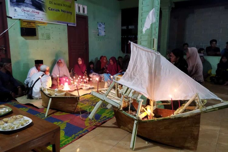 Tradisi Ceriak Nerang Darat yang dimulai di Balai Desa Terak, Bangka Barat, Provinsi Kepulauan Bangka Belitung, Minggu (5/3/2023). *** Local Caption *** Tradisi Ceriak Nerang Darat yang dimulai di Balai Desa Terak, Bangka Barat, Provinsi Kepulauan Bangka Belitung, Minggu (5/3/2023).