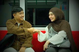 Kisah Anisha Bertemu Jodoh di KRL, Berawal dari Kebetulan Tak Terduga