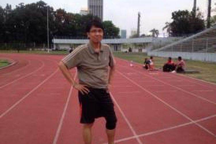 Sekretaris Jenderal PB PASI, Tigor Tanjung, joging di Stadion Madya Gelora Bung Karno, Jakarta, Rabu (29/10/2014).