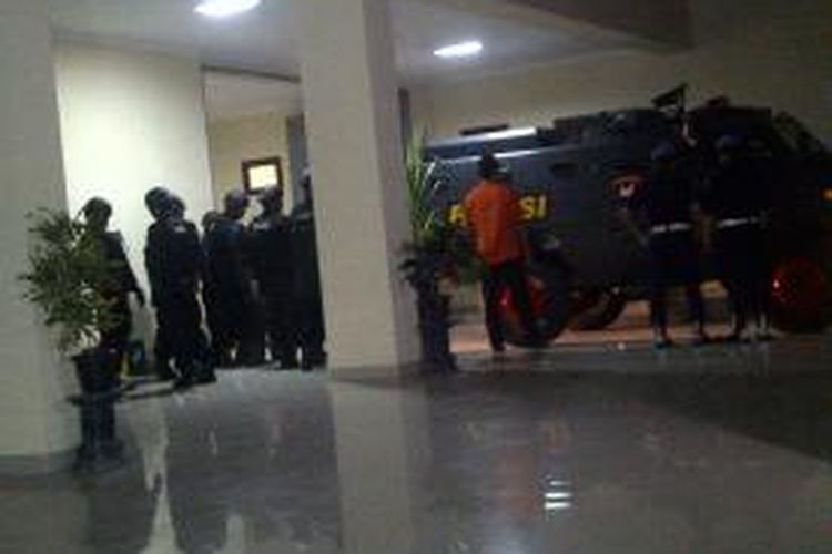 kendaraan Baracuda saat masuk kedalam gedung Lapas Kerobokan untuk menjemput  terpidana mati duo Bali Nine