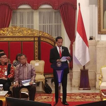 Presiden Joko Widodo memimpin rapat kerja dengan para gubernur dan Ketua DPRD di Istana Negara, Jakarta, (23/1/2018).