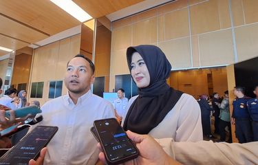 Ogziga teskari kesilgan holda berdi