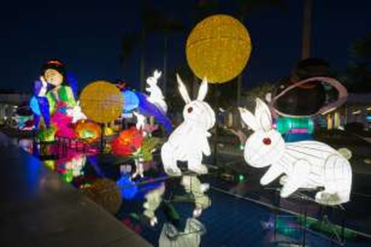 Pada 15 September 2016, Mid-Autumn Festival digelar di Hongkong. Pengunjung bisa melihat beragam pertunjukan serta pameran lampion warna-warni.