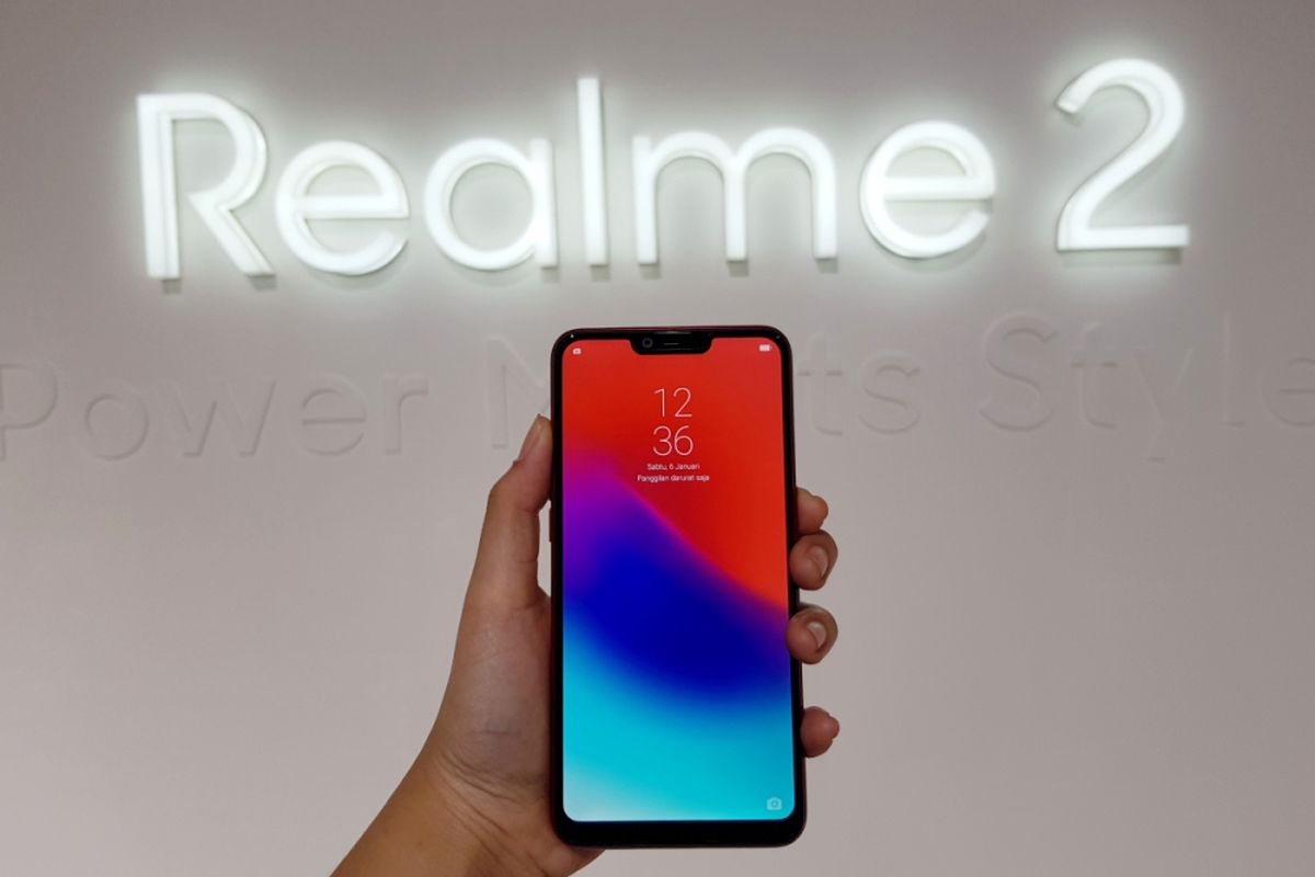 Realme 2 dalam genggaman.