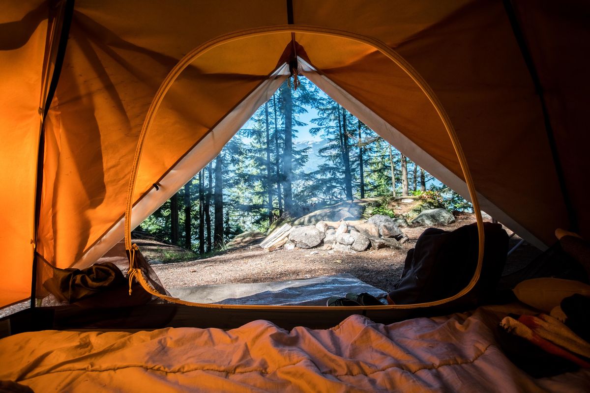 Ilustrasi tenda.