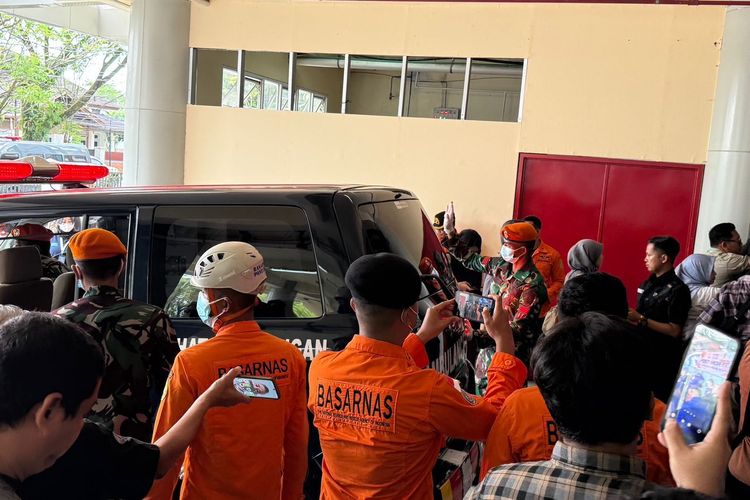 8 Jenazah Korban Helikopter PK-CFX di Sekadau Tiba di RS Bhayangkara Polda Kalbar