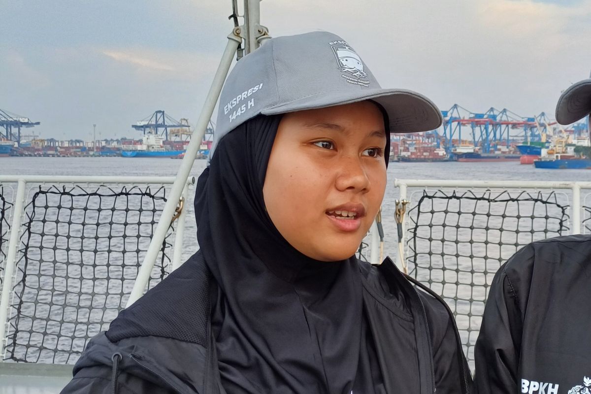 Seorang siswi SMA bernama Etelin (15) mengaku, mendapatkan banyak manfaat positif setelah mengikuti pesantren kilat dengan tajuk Ekspedisi Ramadhan Penuh Inspirasi (Ekspresi) di atas kapal perang TNI Angkatan Laut (AL), Jumat (29/3/2024).