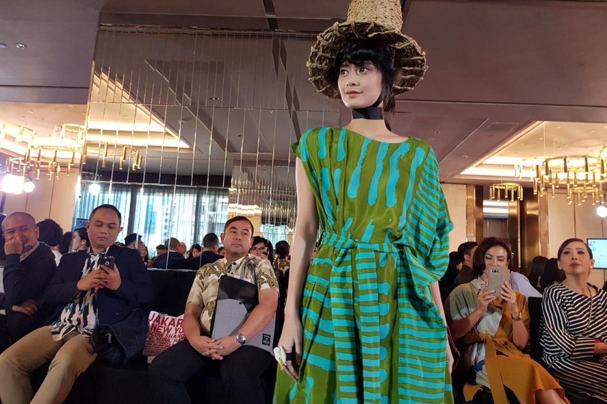 Koleksi Spring/Summer 2018 yang bertajuk Intropical