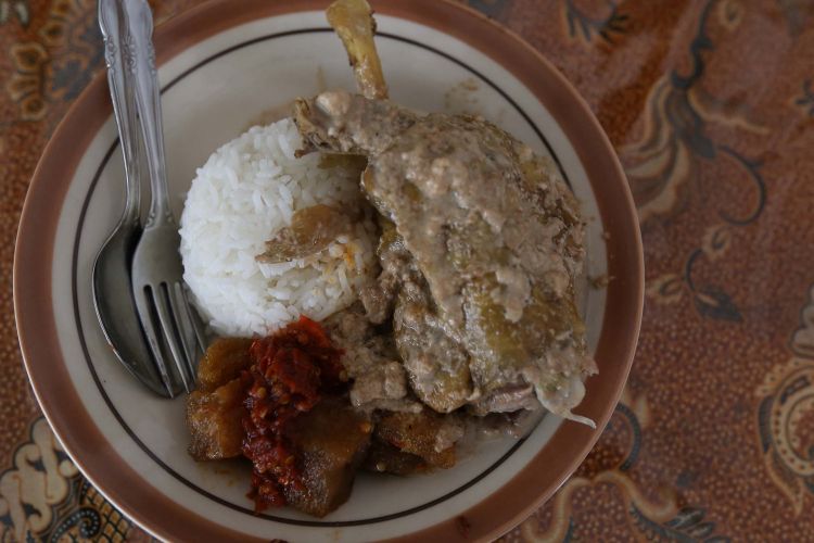 Hidangan gudeg di Warung Makan Gudeg B. Djuminten, Jogjakarta, Minggu (6/8/2017).