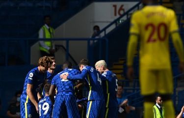 Pemain Chelsea saat merayakan gol dari Trevoh Chalobah pada laga perdana Premier League musim 2021-2022 kontra Crystal Palace di Stadion Stamford Bridge, London, Sabtu (14/8/2021) malam WIB.
