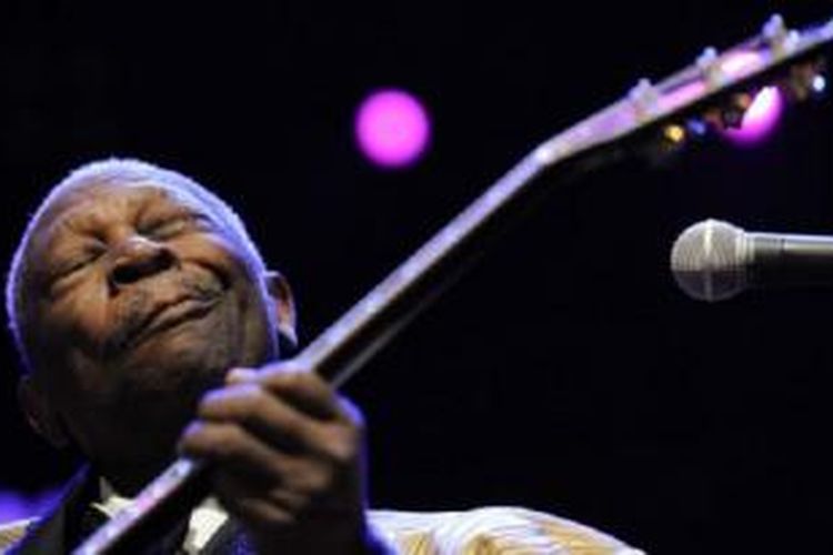 BB King menyempatkan diri mengunjungi 15 anaknya di sela-sela tur dunia. 