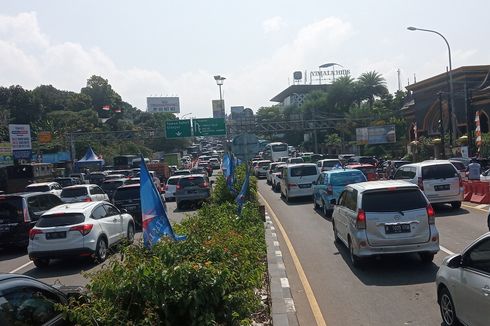 Ganjil Genap Diberlakukan, Antrean Kendaraan Padat di Jalur Puncak Bogor