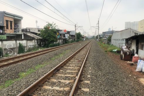 Pria Tabrakkan Diri ke Kereta di Rawa Buaya, Saksi: Dia Tutup Mata lalu Lompat ke Tengah Rel