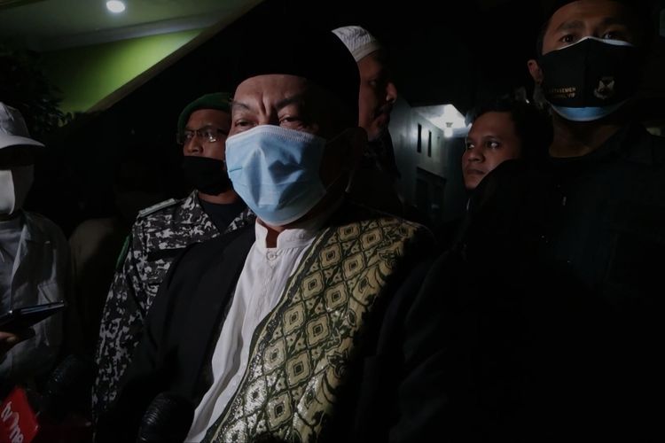 Presiden PKS Ahmad Syaikhu usai bertemu Rizieq Shihab, di Petamburan, Rabu (11/11/2020). 