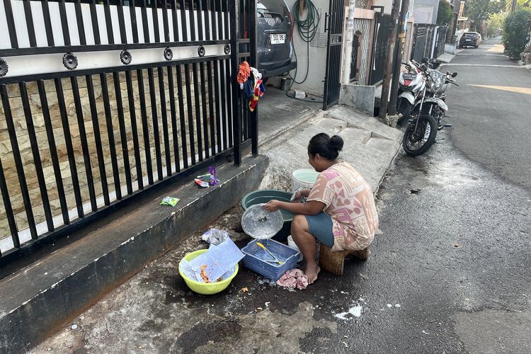 Gangguan Air di Jakbar, PAM Jaya Siapkan Mobil Tangki Gratis untuk Warga